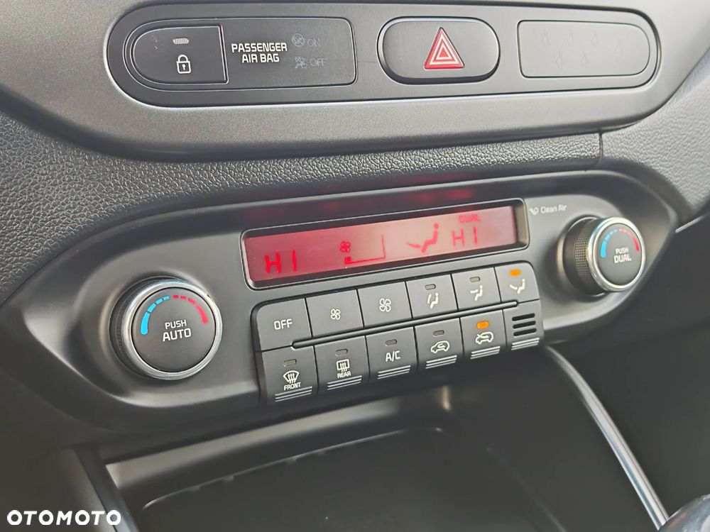 Kia Carens 1.7 CRDi 141 Dream-Team Edition - 34