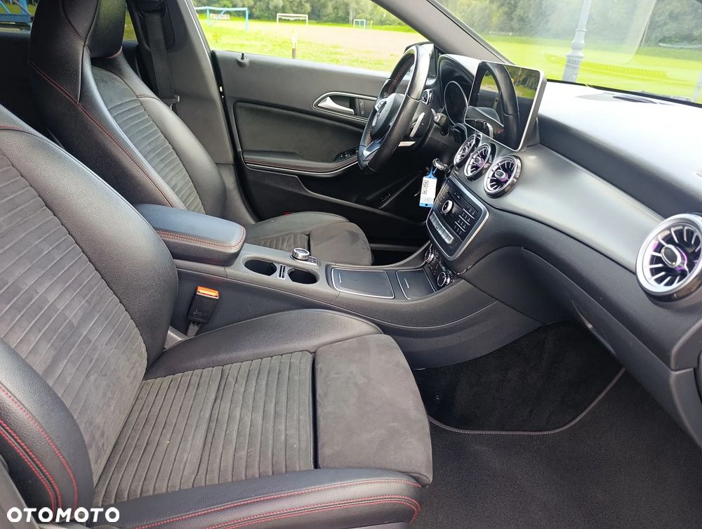Mercedes-Benz CLA 180 7G-DCT UrbanStyle Edition - 21