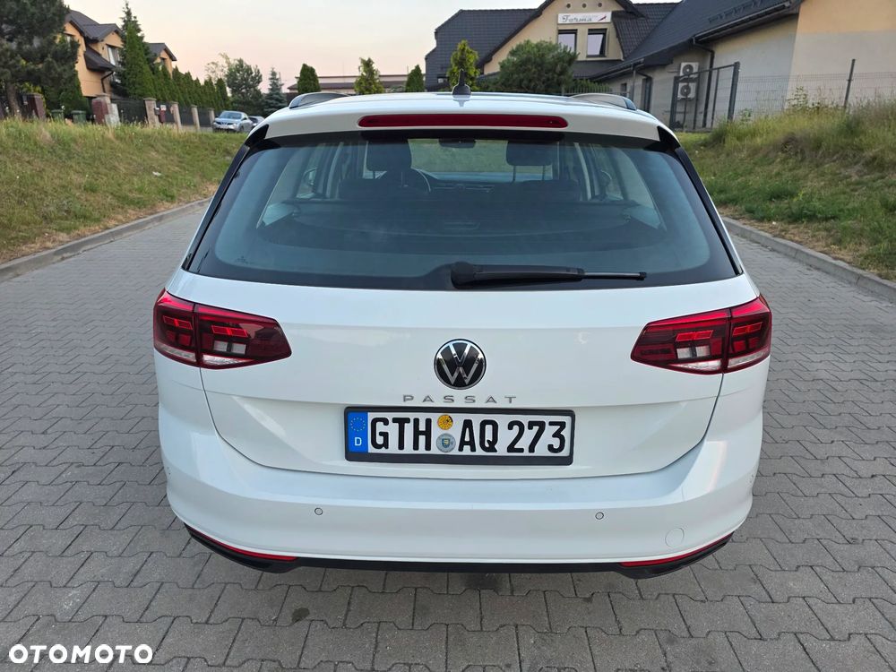 Volkswagen Passat - 12