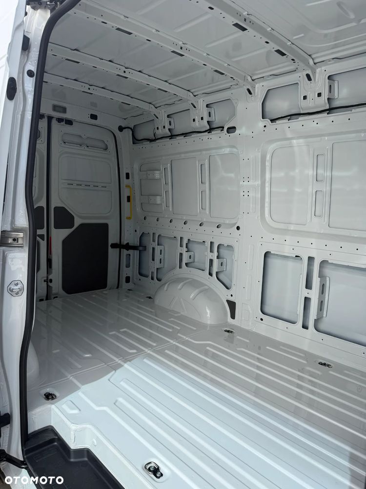Volkswagen Crafter - 14