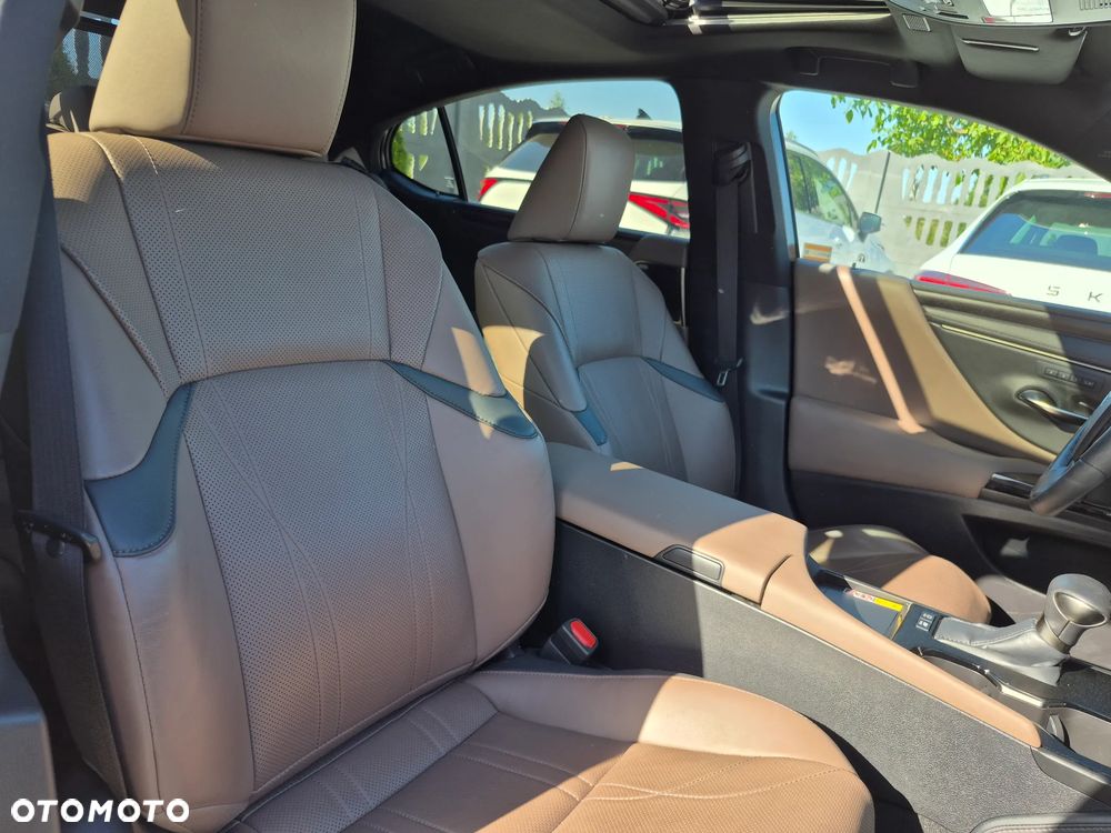 Lexus ES 300h Prestige - 23