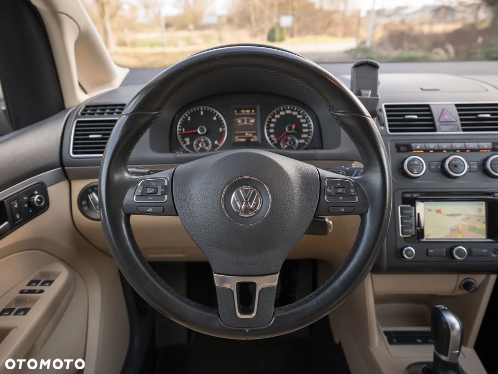 Volkswagen Touran 2.0 TDI DPF BlueMotion Technology DSG Life - 23