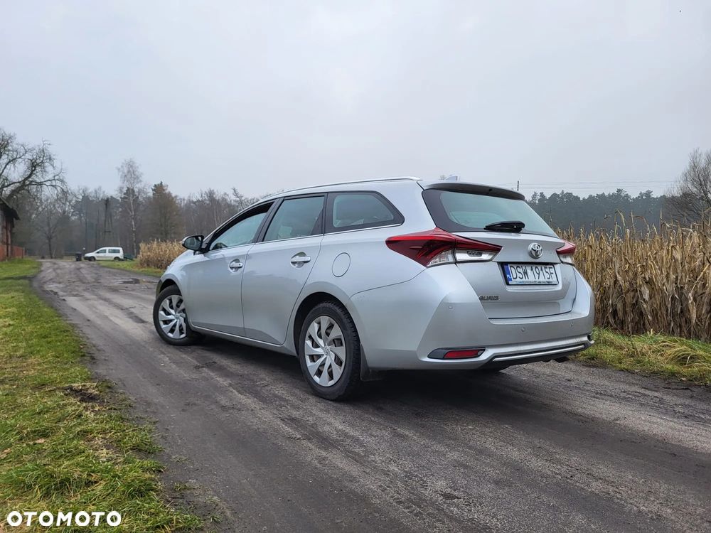 Toyota Auris 1.6 D-4D Premium - 3