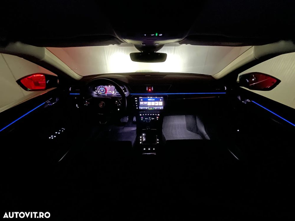 Skoda Superb 2.0 TDI DSG Style - 8