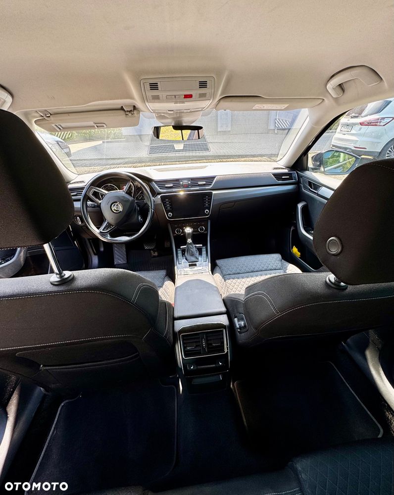 Skoda Superb 2.0 TDI SCR 4x4 Ambition DSG - 14