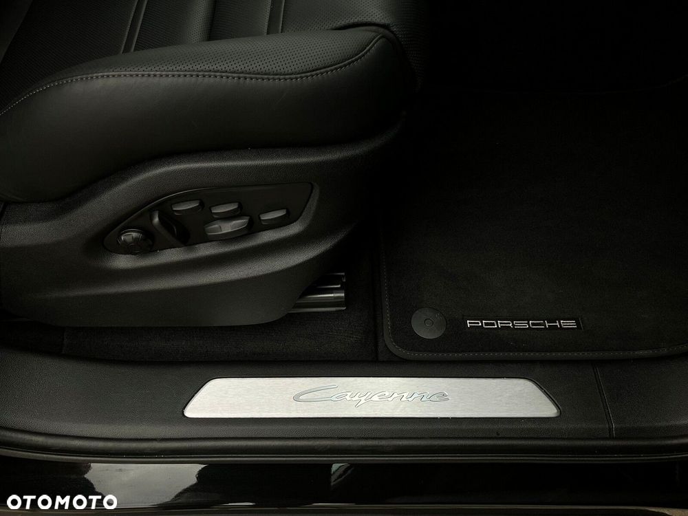 Porsche Cayenne - 21