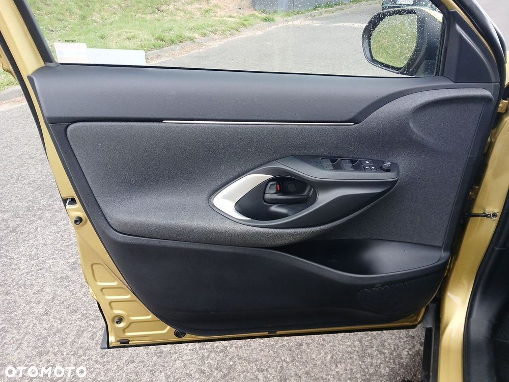 Toyota Yaris Cross Hybrid 1.5 Comfort 4x4 - 34