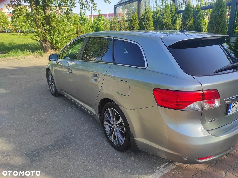 Toyota Avensis 2.0 Premium EU5 MS - 9