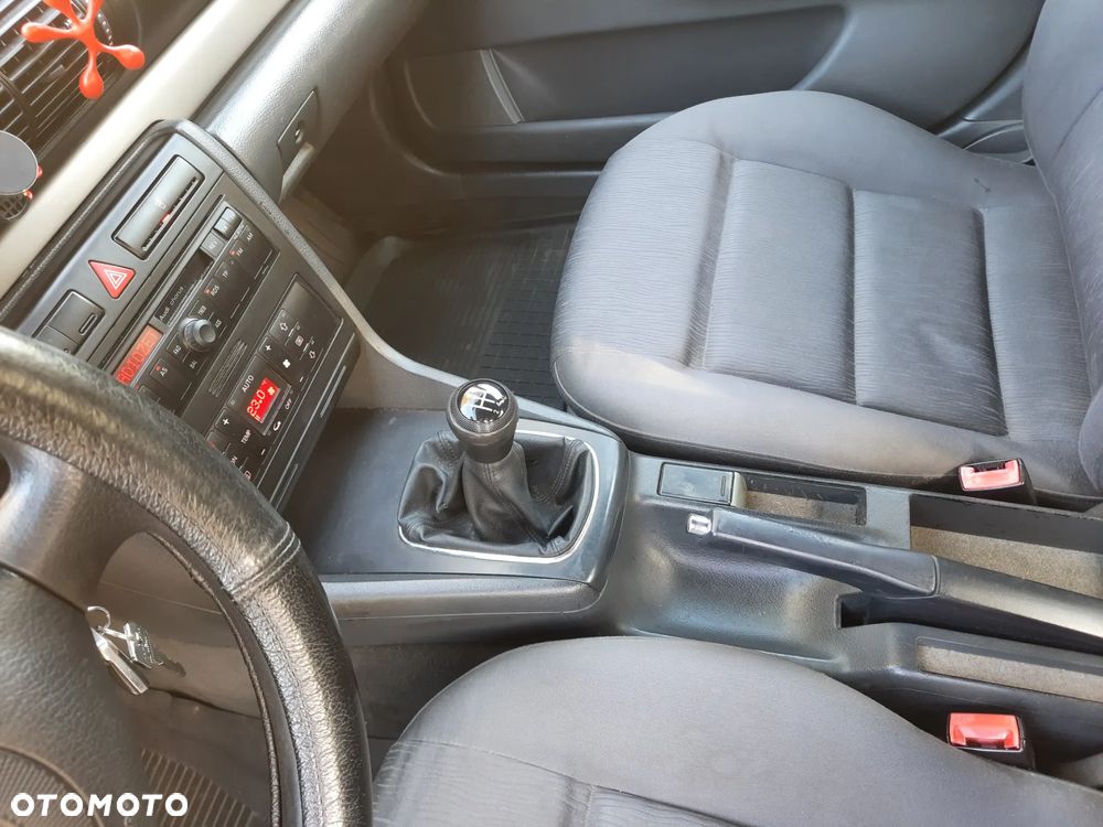 Audi A4 Limousine 1.6 - 17