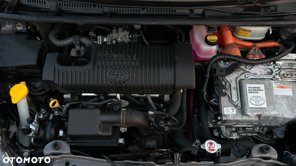 Toyota Yaris Hybrid 100 Business Edition - 40