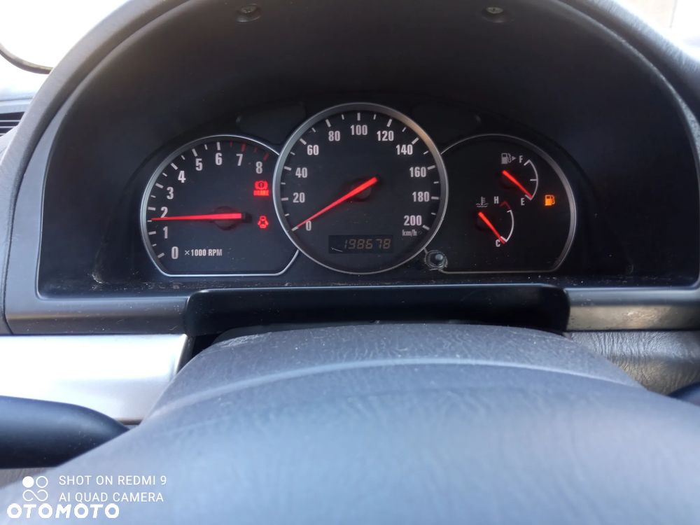 Suzuki Grand Vitara 2.0 - 16