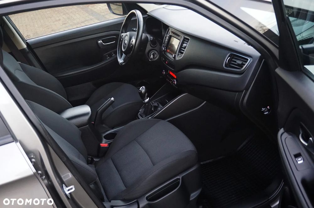 Kia Carens 1.6 GDI Dream Team Edition - 25