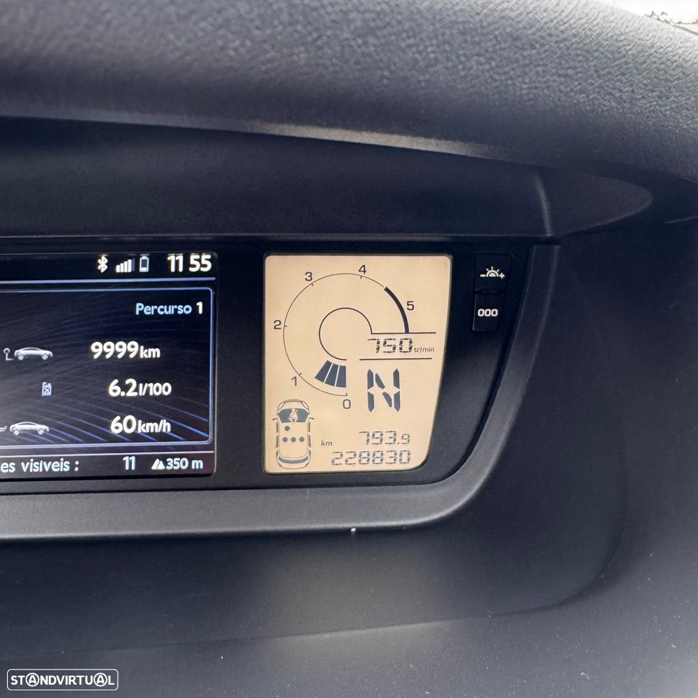 Citroën C4 Picasso 1.6 e-HDi FAP EGS6 Exclusive - 19