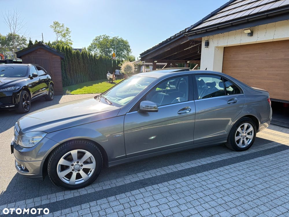 Mercedes-Benz Klasa C 180 CGI Automatik BlueEFFICIENCY Elegance - 18