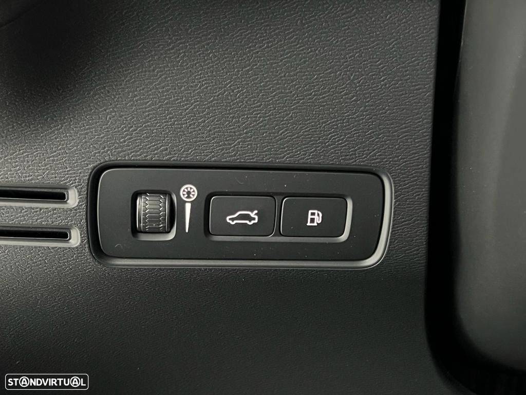Volvo XC 40 1.5 T4 PHEV Plus Dark - 18