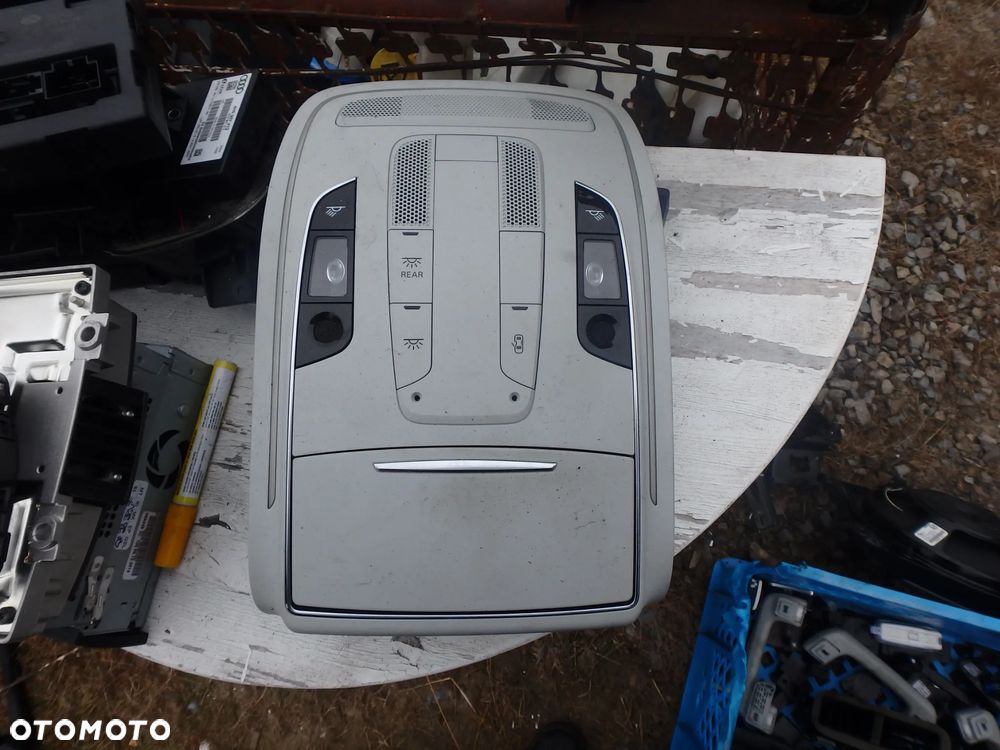 Lampka wewnetrzna Audi A8 D4 - 1