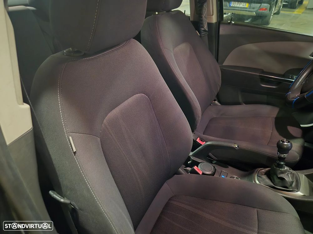 Chevrolet Aveo 1.2 LT Bi-Fuel - 38