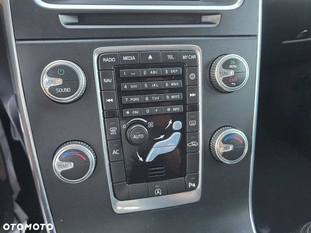 Volvo V60 D4 Momentum - 28