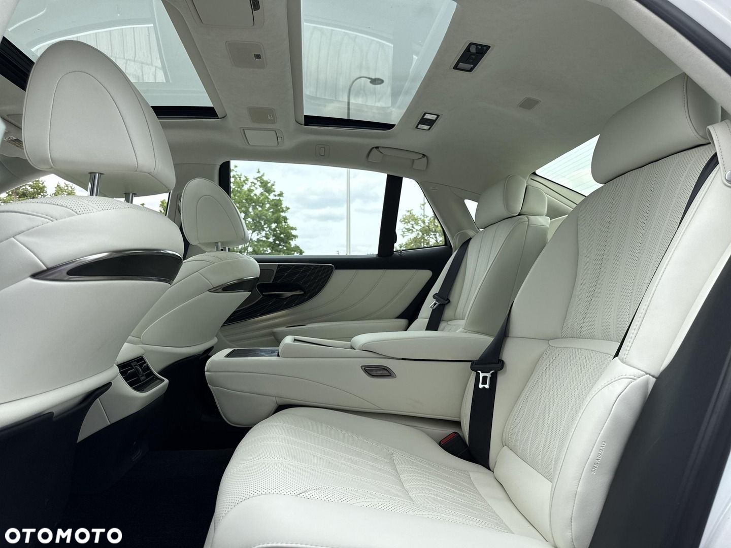 Lexus LS - 18