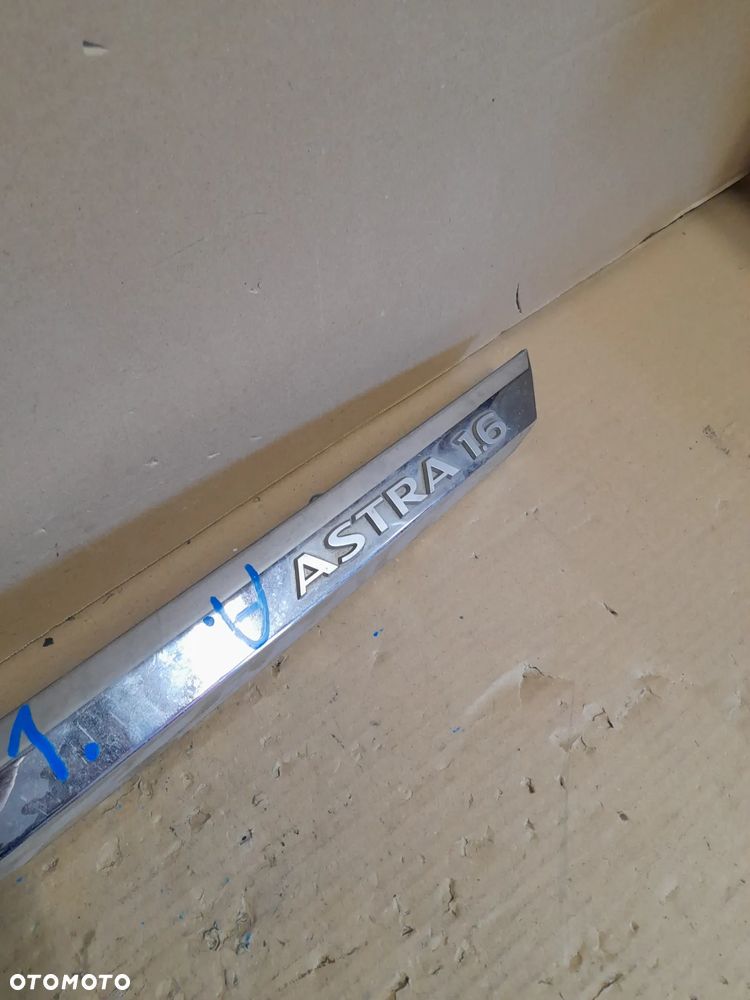 OPEL ASTRA H 3 III Blenda Klapy Listwa Klapy Chrom PRZYCISK  MIKROSTYK OTWIERANIA KLAPY  Garaż Regał 25A Nr.51 - 3