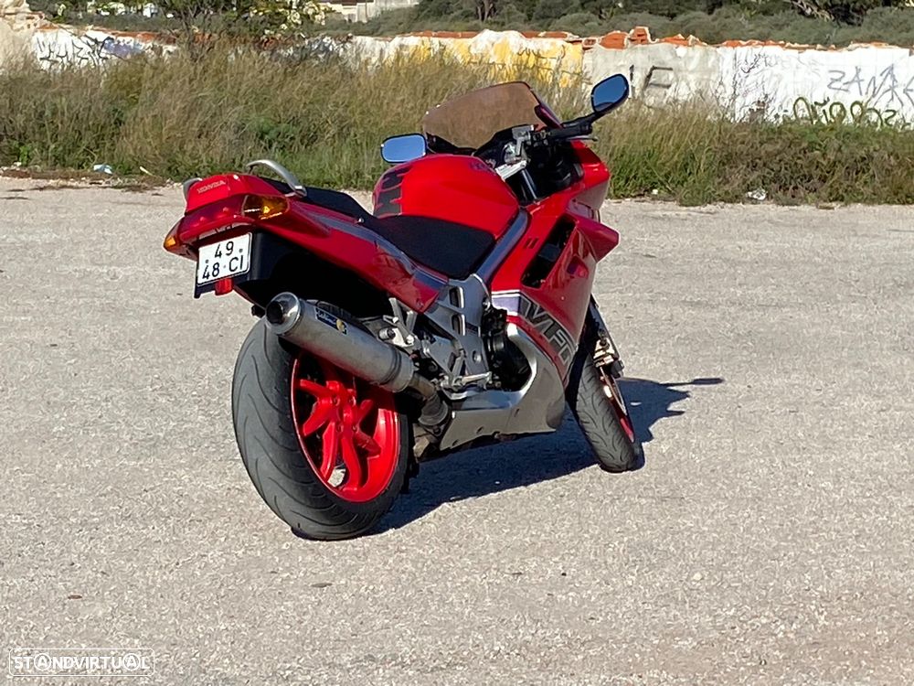 Honda VFR - 4