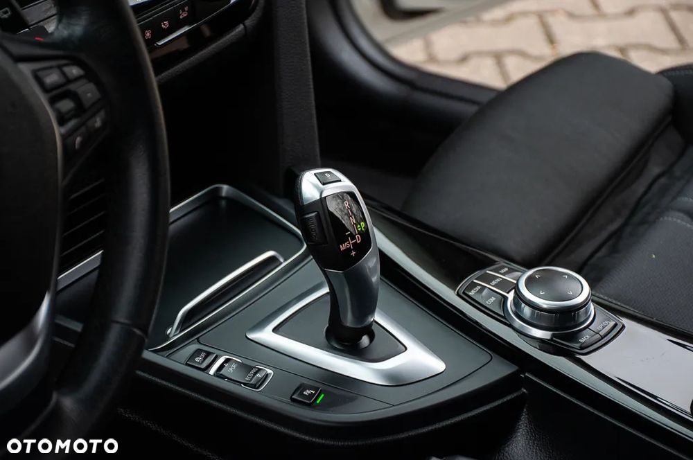 BMW Seria 3 318i GPF Luxury Line Purity - 11