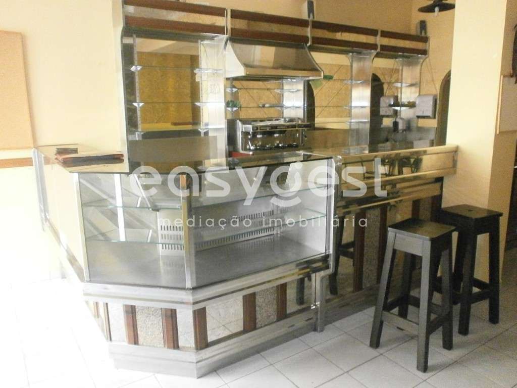 Café / Snack Bar em zona emblemática da cidade do Fundão - Grande imagem: 3/15