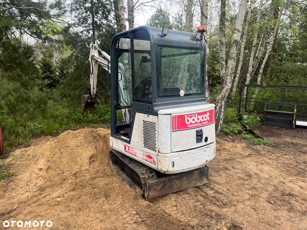 Bobcat x320 minikoparka - 1