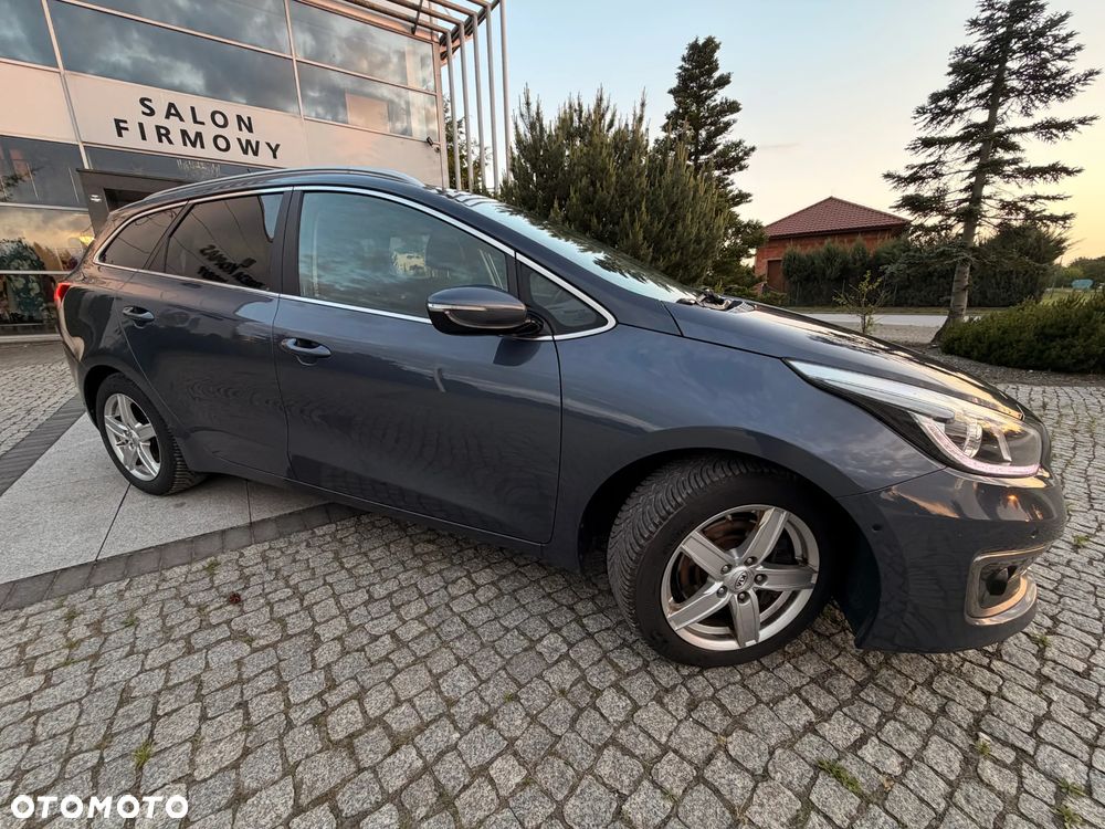 Kia Ceed - 36