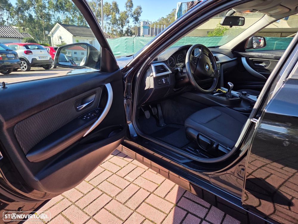 BMW 320 d LifeStyle - 12