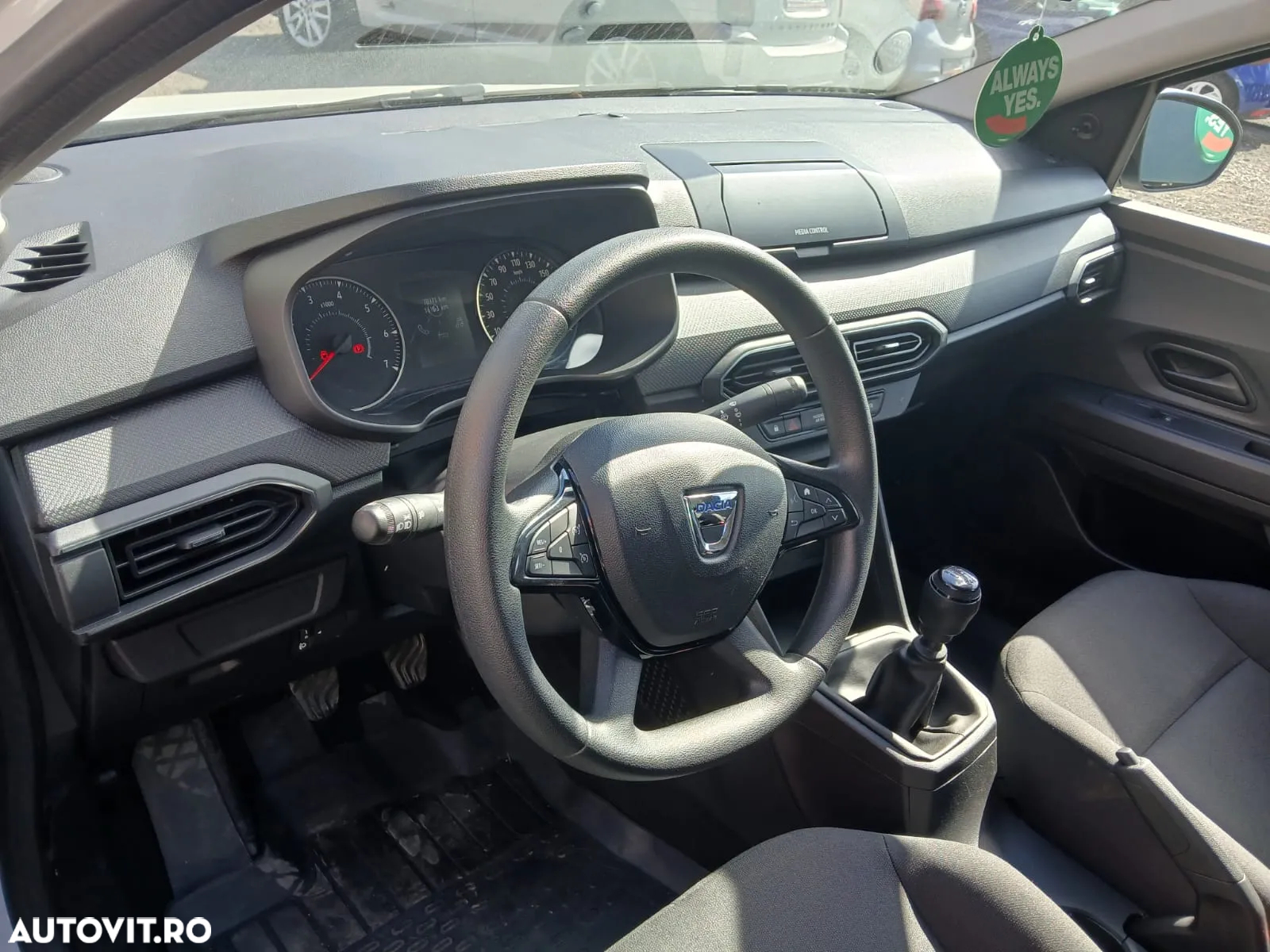 Dacia Logan TCe 90 Essential - 5
