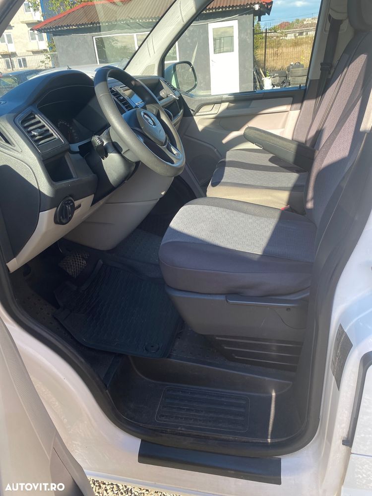 Volkswagen Caravelle - 9