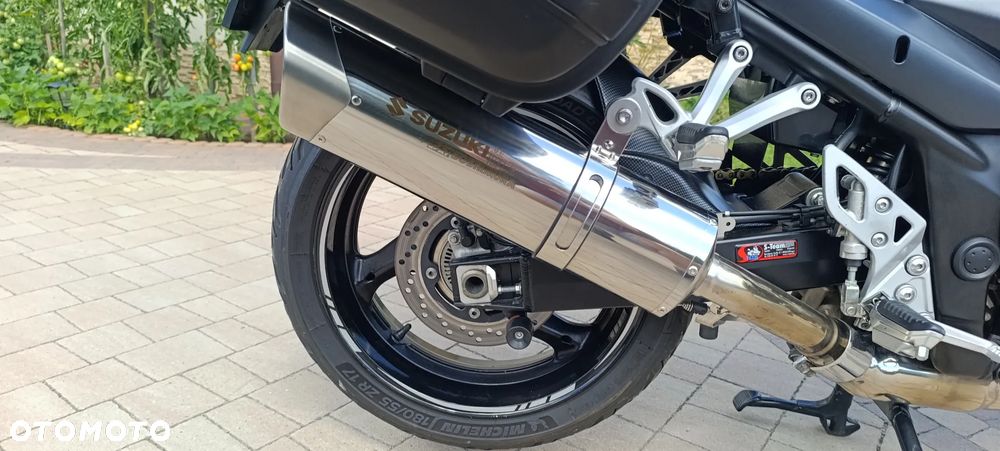 Suzuki GSX - 21