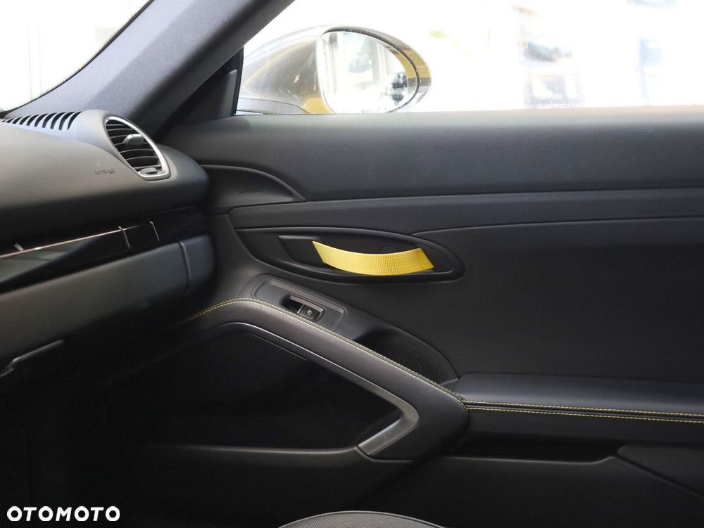 Porsche 718 Cayman - 18