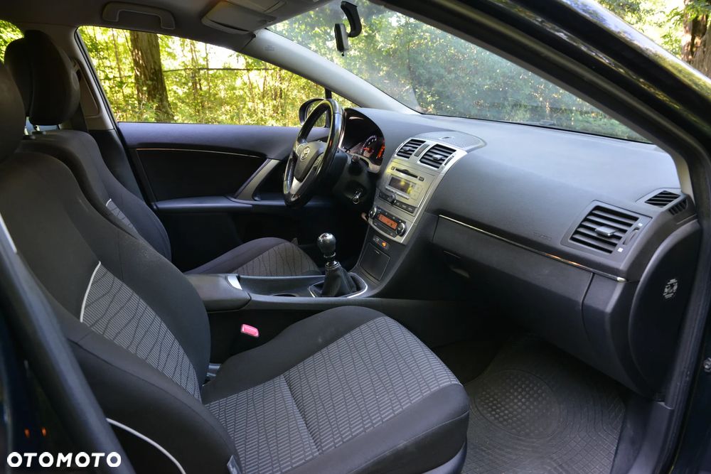 Toyota Avensis 1.6 Active - 8
