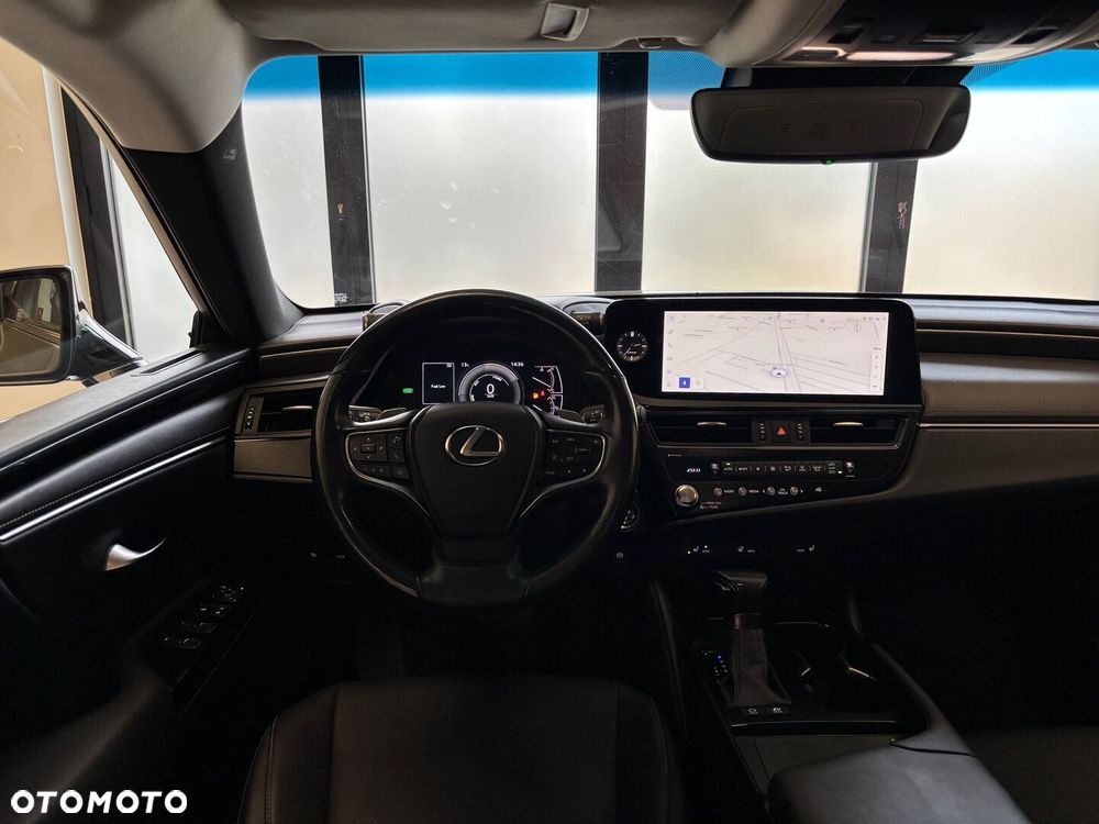 Lexus ES 300h Business Edition - 4