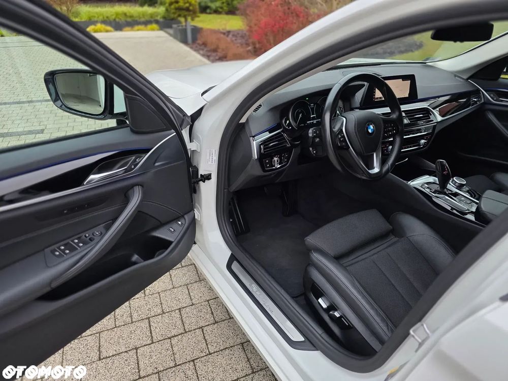 BMW Seria 5 530e iPerformance xDrive Sport Line sport - 17