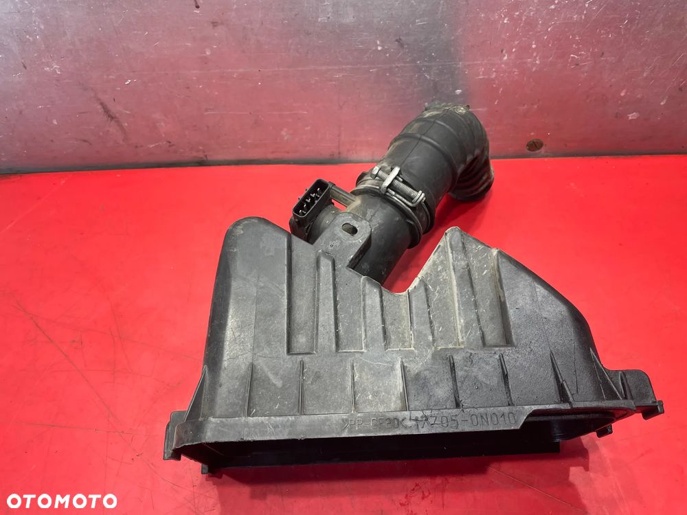 TOYOTA HILUX AVENSIS  obudowa filtra powietrza  10W-40 4,0 Litra  RZEPŁYWOMIERZ 222040N010 - 2