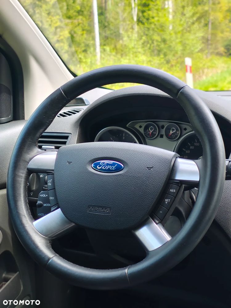 Ford Kuga - 27