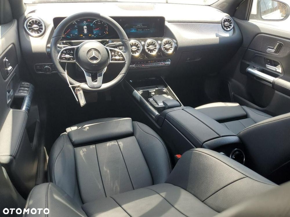 Mercedes-Benz GLA - 7