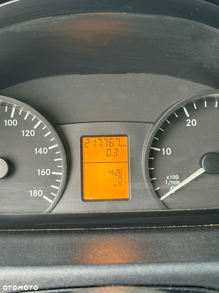 Mercedes-Benz Sprinter - 13