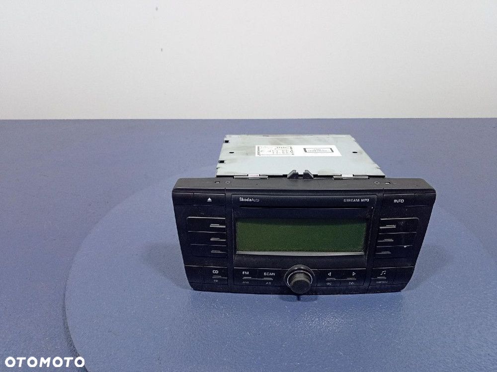 SKODA OCTAVIA II RADIO CD FABRYCZNE 1Z0035161C - 1