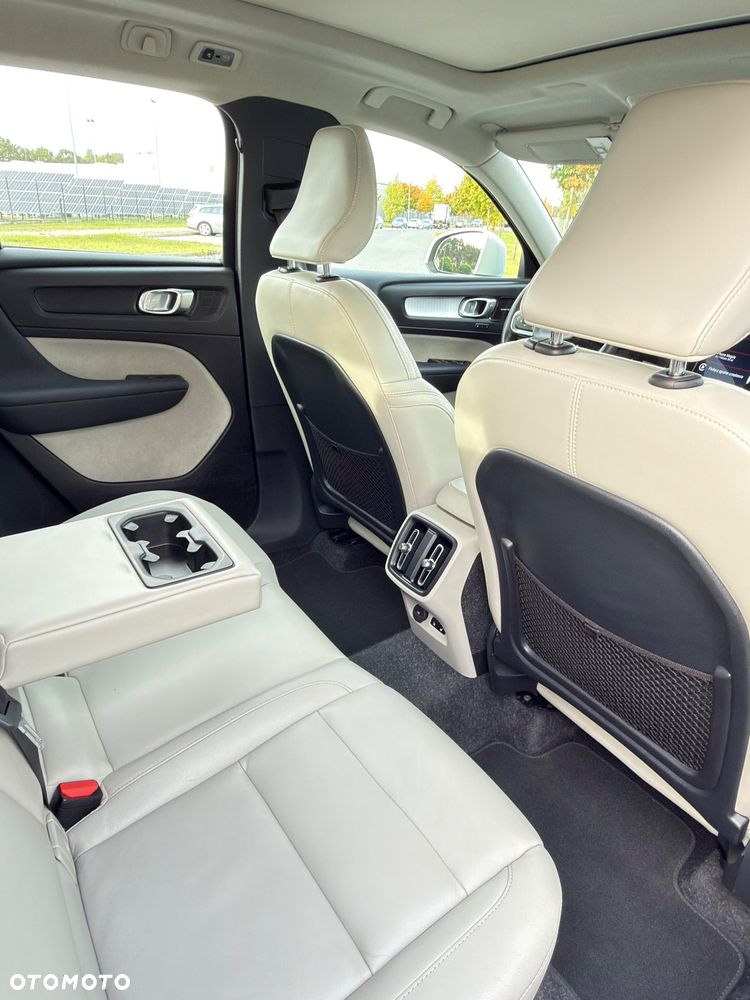 Volvo XC 40 D4 AWD Momentum (Intro Edition) - 4
