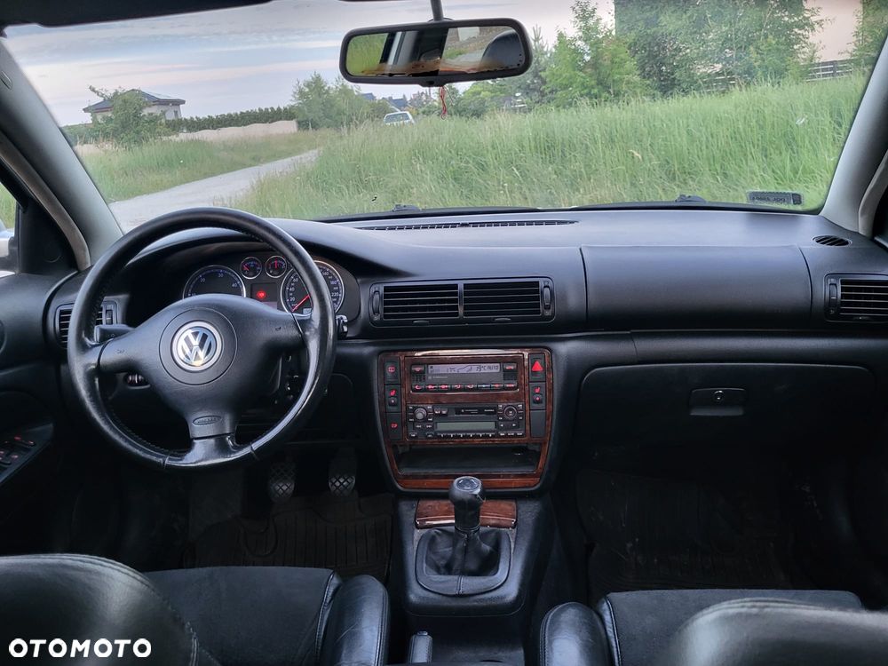 Volkswagen Passat 1.9 TDI Highline - 11