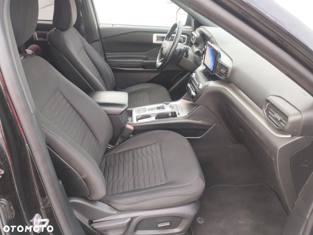 Ford Explorer - 16