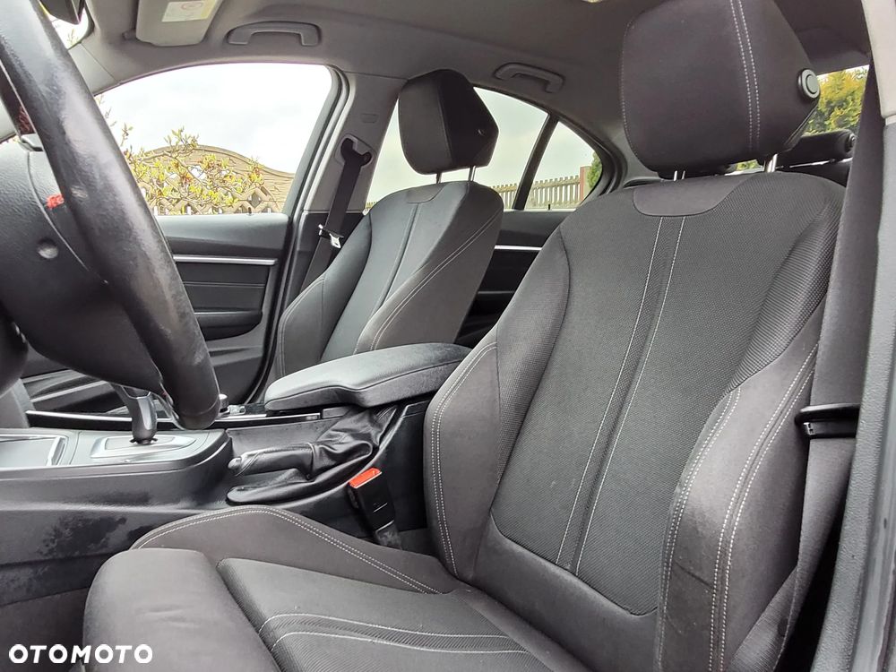 BMW Seria 3 318i GPF Sport Line Shadow - 8