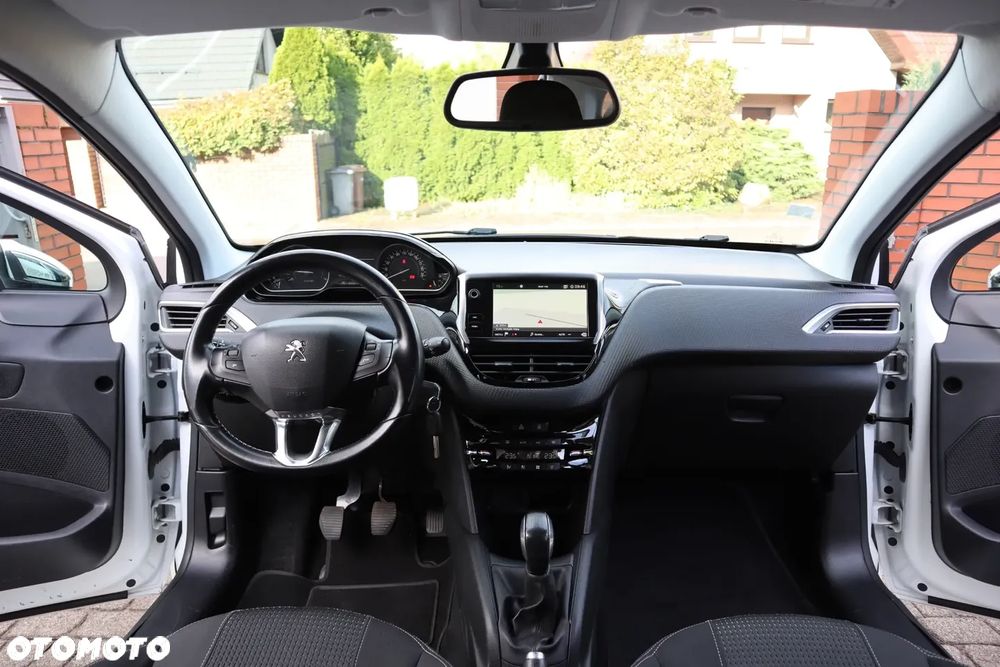 Peugeot 208 1.2 PureTech Allure S&S - 11