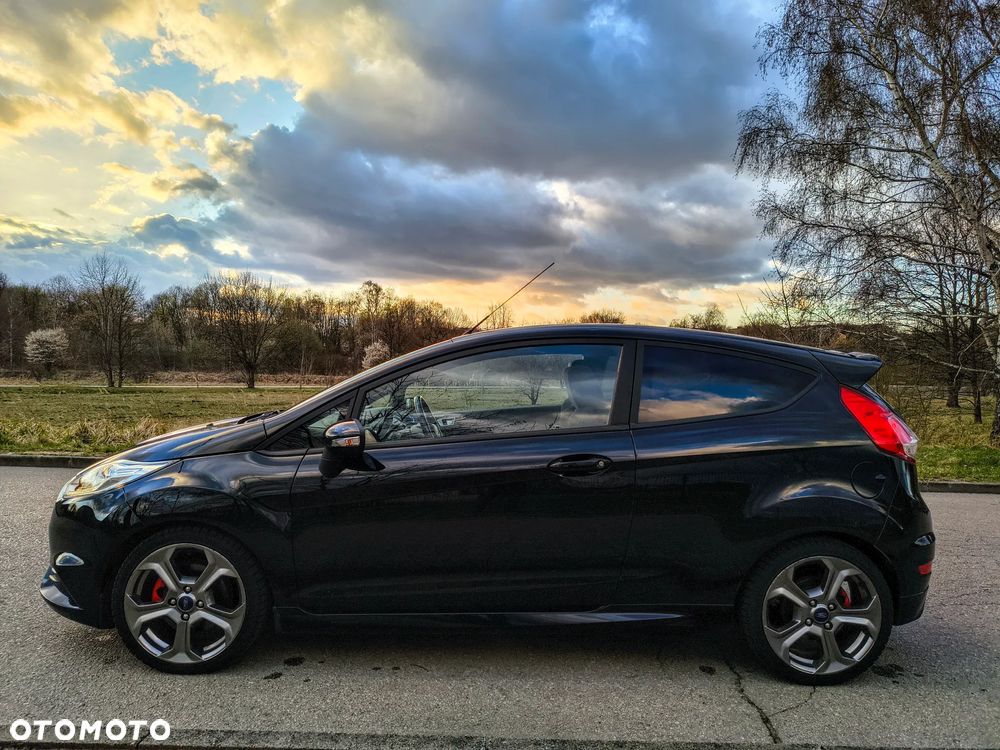 Ford Fiesta 1.6 EcoBoost ST - 21