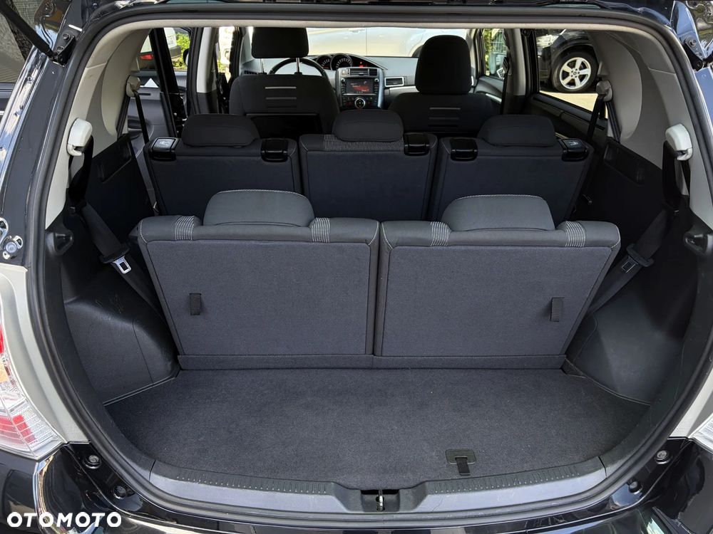 Toyota Verso 1.8 Prestige 7os - 34