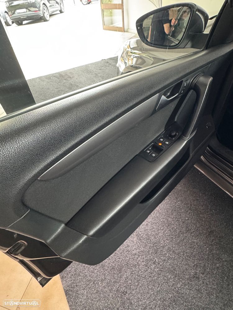VW Passat 1.6 TDI Trendline - 19